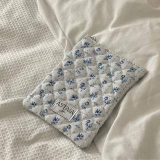 Delphine Kindle Pouch