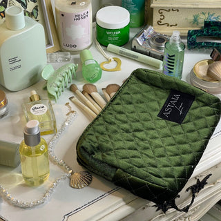 Quilted makeup bag makeup bag astala luna carry all makeup pouch pencil bag brushes bag makeup case vintage floral vanity case cosmetic bag Laptop case laptop bag quilted laptop cover laptop