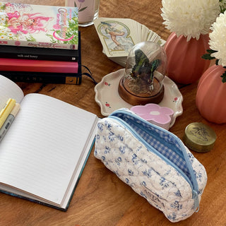 Quilted makeup bag makeup bag astala luna carry all makeup pouch pencil bag brushes bag makeup case vintage floral vanity case cosmetic bag Laptop case laptop bag quilted laptop cover laptop