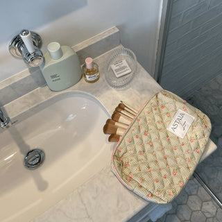 Quilted makeup bag makeup bag astala luna carry all makeup pouch pencil bag brushes bag makeup case vintage floral vanity case cosmetic bag Laptop case laptop bag quilted laptop cover laptop