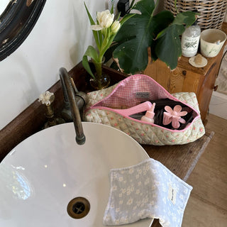 Quilted makeup bag makeup bag astala luna carry all makeup pouch pencil bag brushes bag makeup case vintage floral vanity case cosmetic bag Laptop case laptop bag quilted laptop cover laptop
